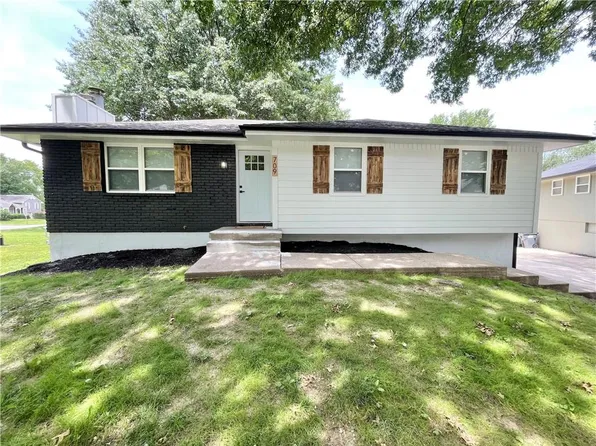 709 SW 31st Ct, Blue Springs, MO 64015