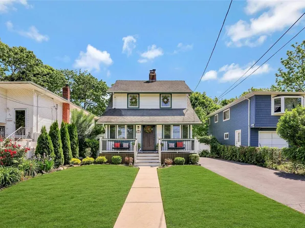31 Vanderbilt Avenue, West Babylon, NY 11704