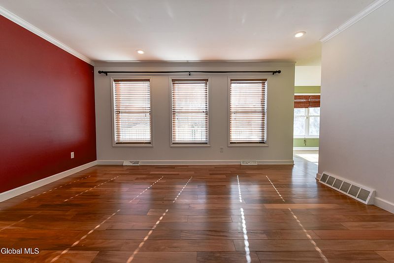 5th image of 16 Red Oak Drive