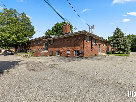 4th image of 2907 S Burdick St