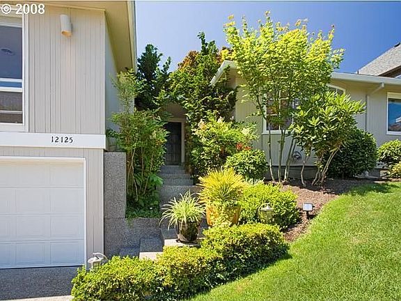 (Add Caption)Front entry