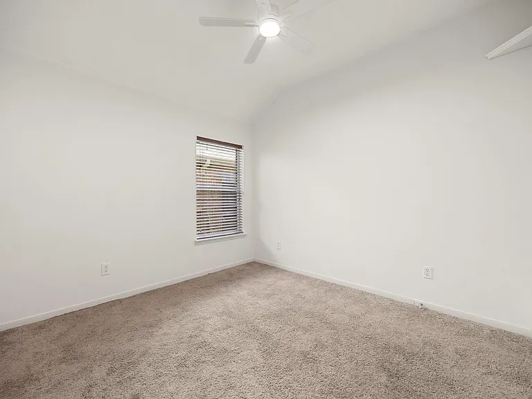 25030 Emporia Point Ct — Photo 24