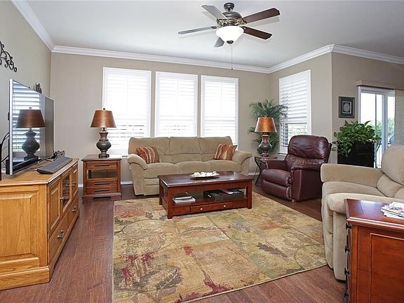 3rd image of 1813 Dexter Ln