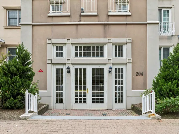 204 Shearwater Ct W APT 21, Jersey City, NJ 07305
