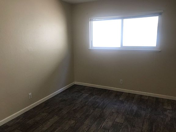 5th image of 3147 Williamsburg Dr APT 1