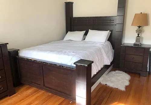 Gifford Avethe Photo 1