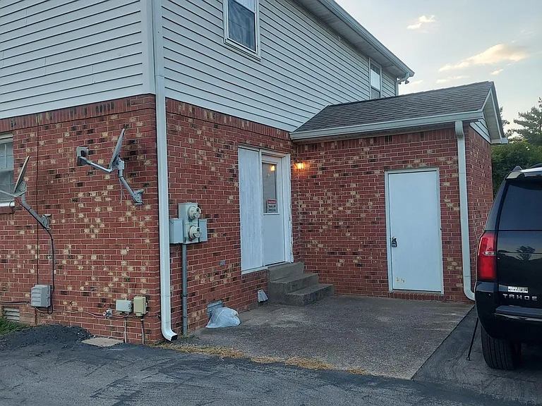 1602 Sulphur Springs Rd — Photo 17