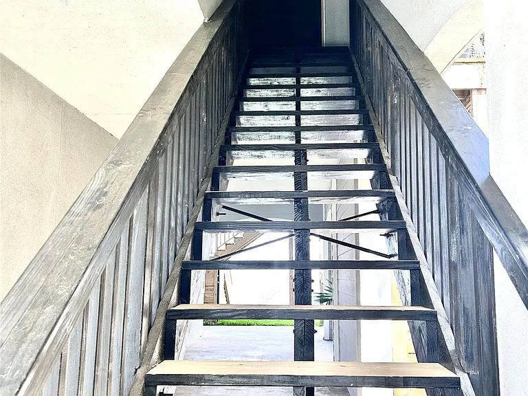 807 Kipp Ave #C — Photo 31
