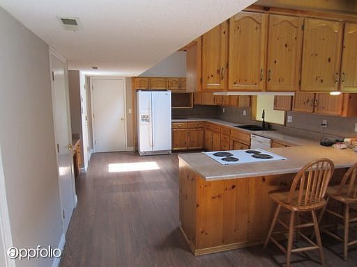 4th image of 640 E McArthur Dr