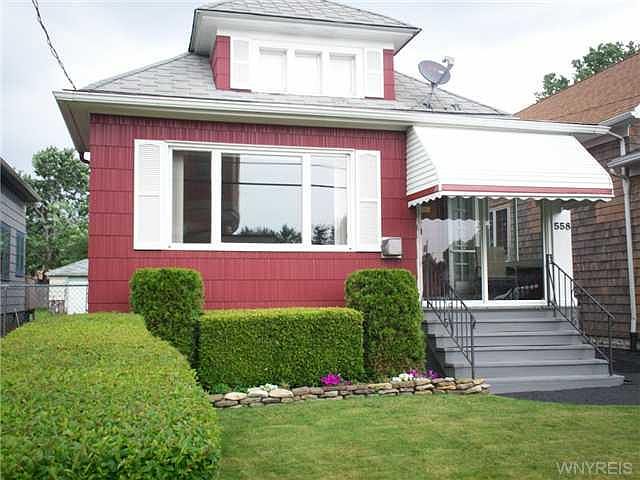 1st image of 558 Winspear Ave