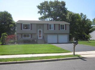 18 Arrowwood Dr, Hamilton, NJ 08690