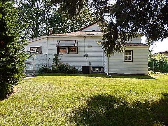 5th image of 9438 Oak Park Ave