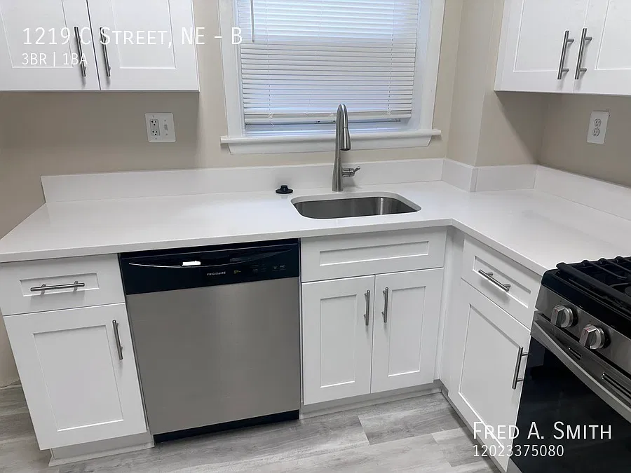 Newly Renovated 3 Bedroom Available Now in Capitol Hill — Photo 4