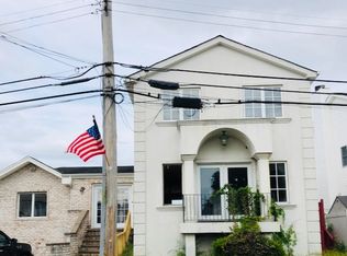 3645 Somerset Dr, Seaford, NY