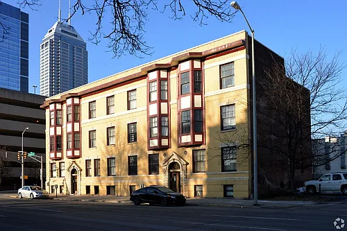 Indy Downtown Colonial Apartments Photo 1