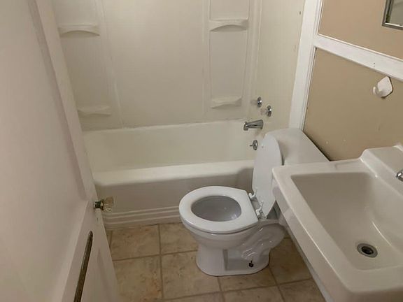 5th image of 107 Woodrow St