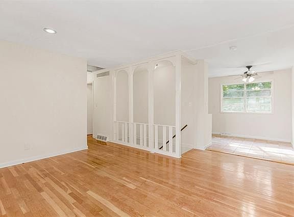 3rd image of 446 S Leslie St