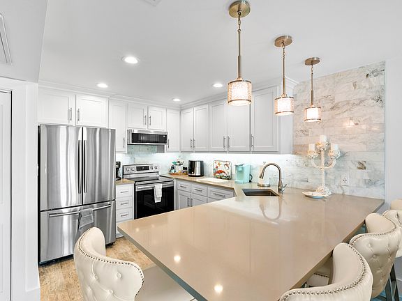 5th image of 71 Nassau Dr APT 305