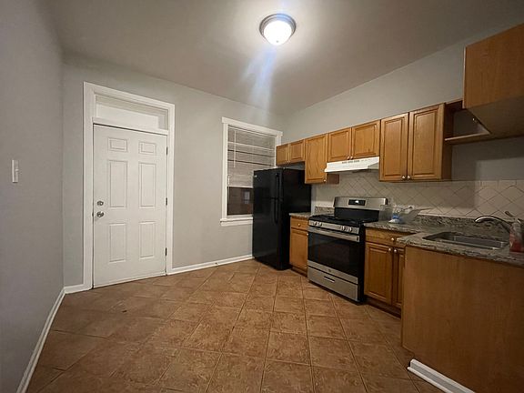 5th image of 3021 W Diversey Ave #2