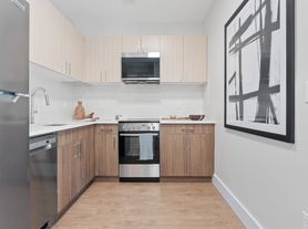286 Rider Ave