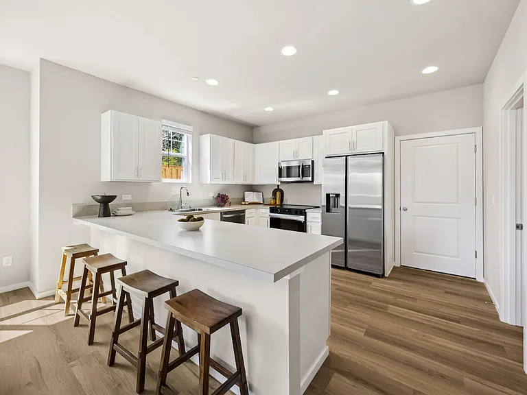2301 Mill St NE — Photo 6