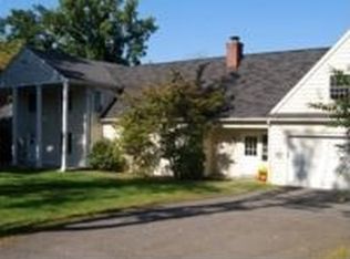 32 Currituck Rd, Newtown, CT 06470