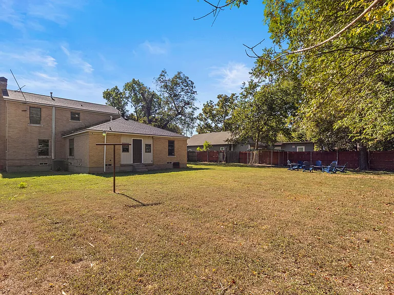 2321 Lawrence St — Photo 34