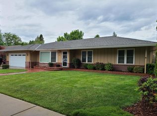 1664 Axtell Dr, Grants Pass, OR 97527
