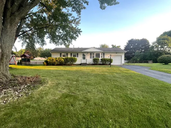 236 Viscount Dr, Rochester, NY 14623