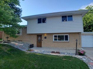 511 E Panama Dr, Centennial, CO 80121