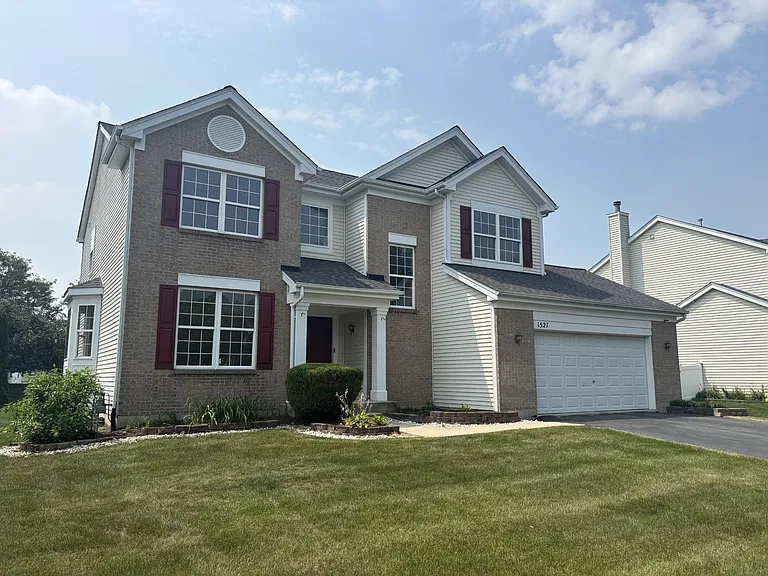 1527 Somerfield Dr — Photo 2