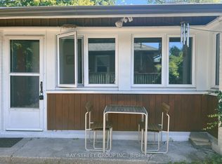 12 Tower Ln #2, London, ON N6A 2L8