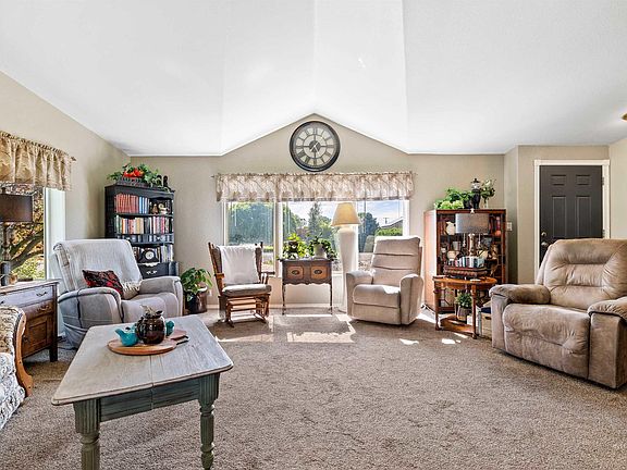 4th image of 1001 Applewood Dr