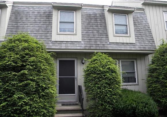 1st image of 8 Bluestone Dr