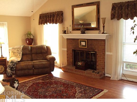 5th image of 350 Jeff Davis Pl