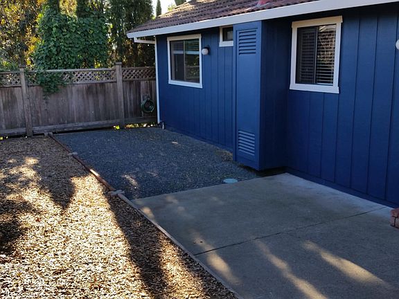 3rd image of 536 College St #B