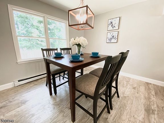 3rd image of 21 Woodland Trl S
