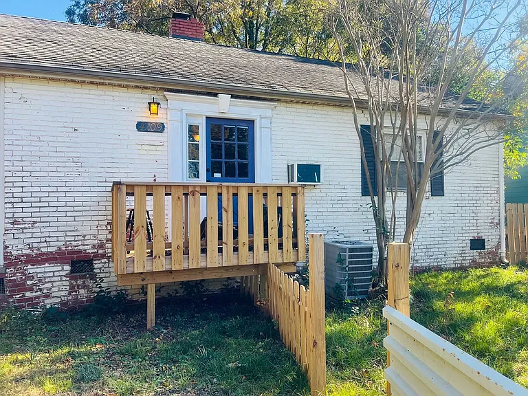 4109 S Tryon St — Photo 1