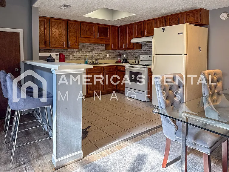 1219 Magnolia Pl — Photo 8