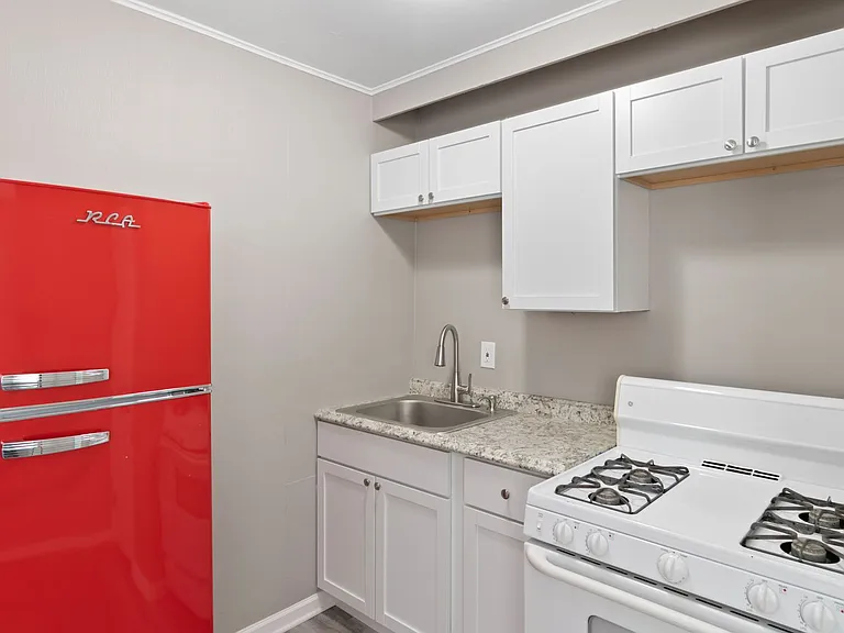 24311 Plymouth Rd — Photo 20