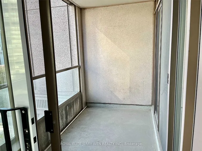 909 Bay St #811 — Photo 11