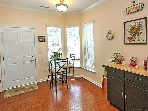 3rd image of 3048 Everett Ln