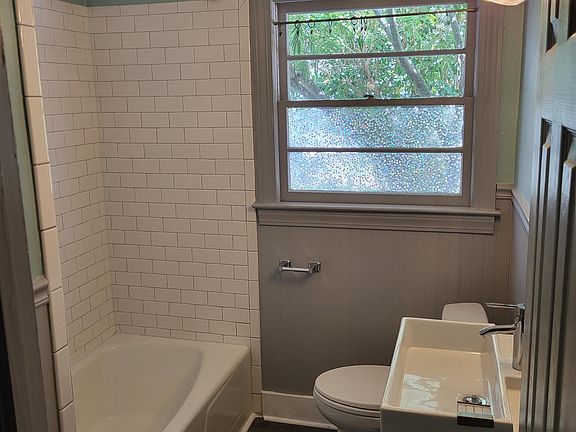5th image of 5226 Ashcroft Ave