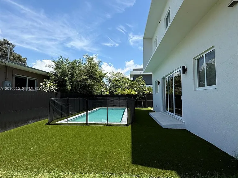 3326 Elizabeth St — Photo 22