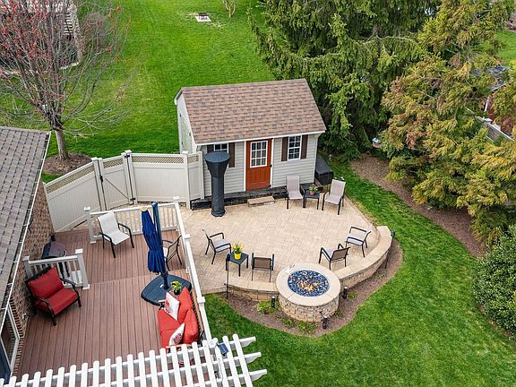 3rd image of 210 Northview Dr