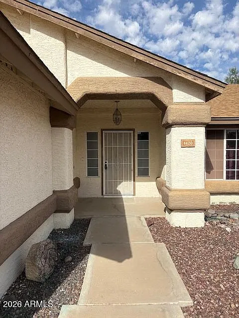 5 bed, 2.0 bath, 1953 sqft, $2,700 — Photo 2