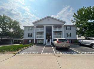 4300 Arrow Tree Dr APT B, Saint Louis, MO 63128