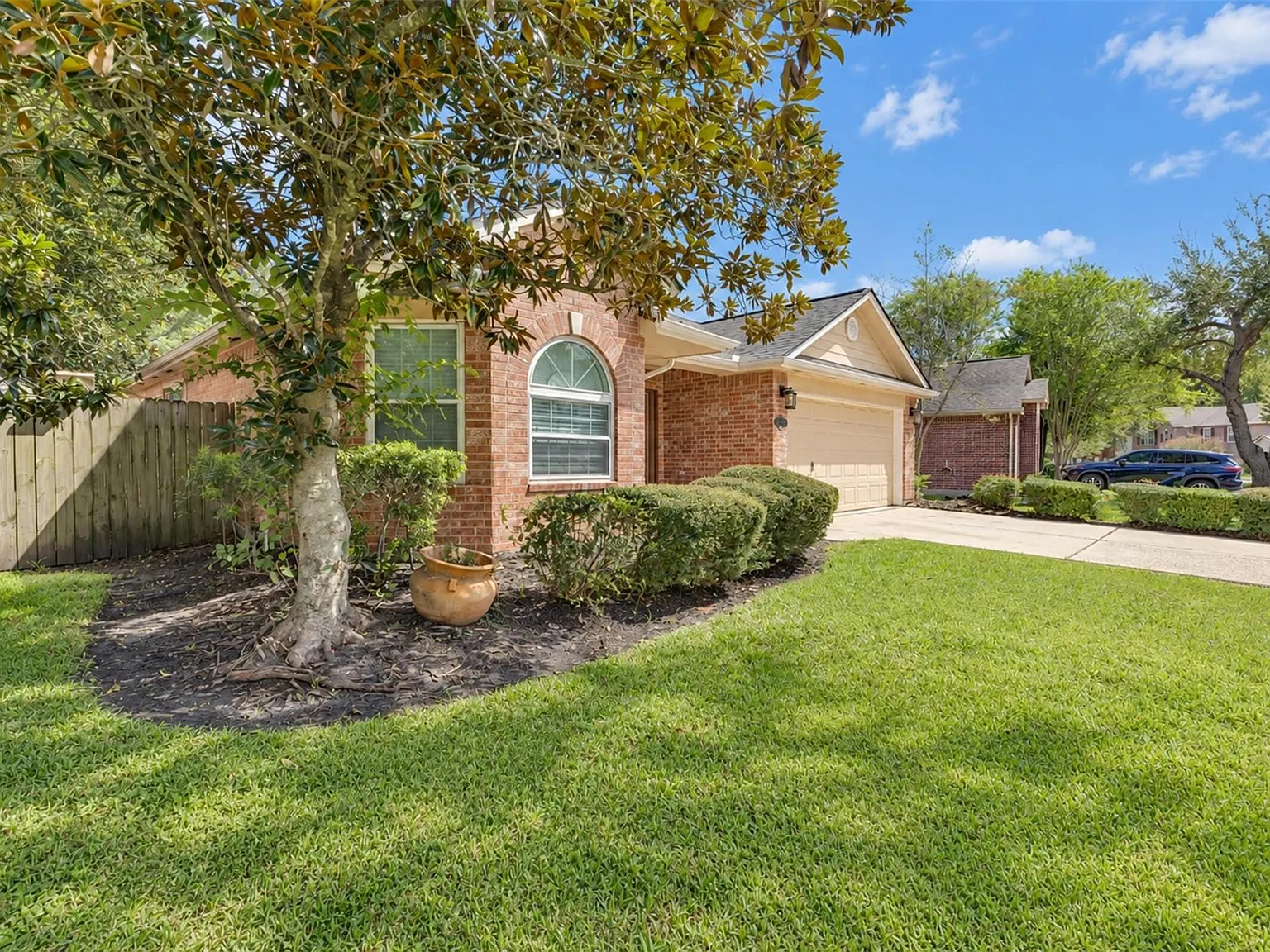 3 bed, 2.0 bath, 1813 sqft, $2,000 — Photo 3
