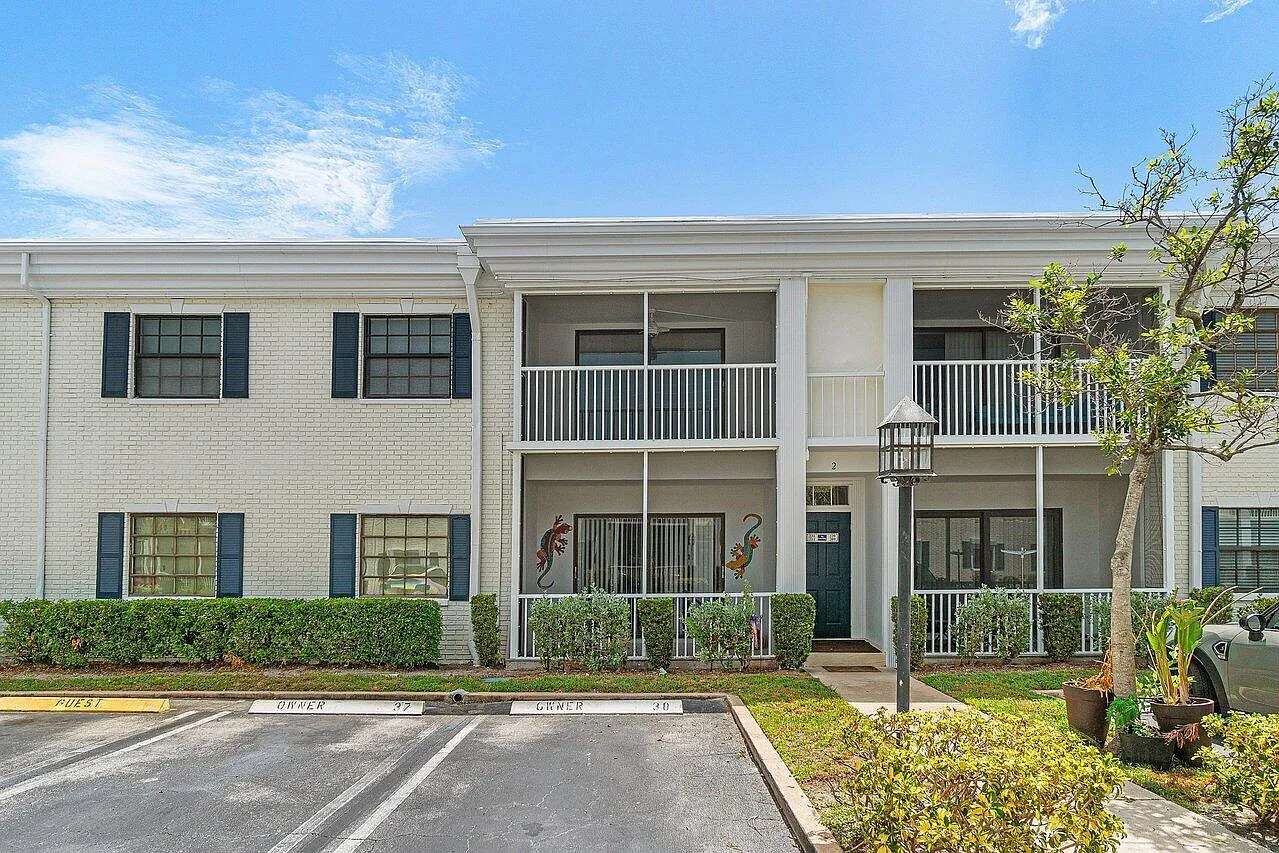2 bed, 2.0 bath, 966 sqft, $2,000 — Photo 2