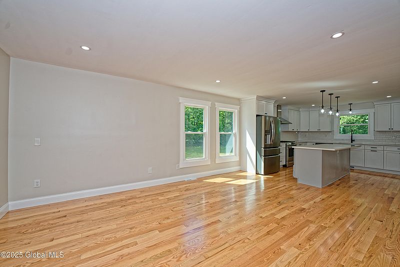 5th image of 54 Greene Road